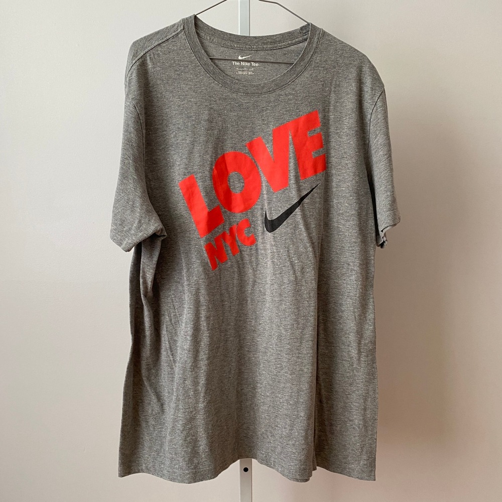 Nike‎ XL Gray T-Shirt Love NYC Graphic Swoosh Logo Sportswear Tee